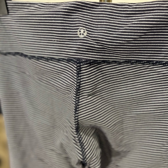 Lululemon Wunder Under | Striped | Size 4 | Blue/White | Ankle Length - Picture 6 of 7